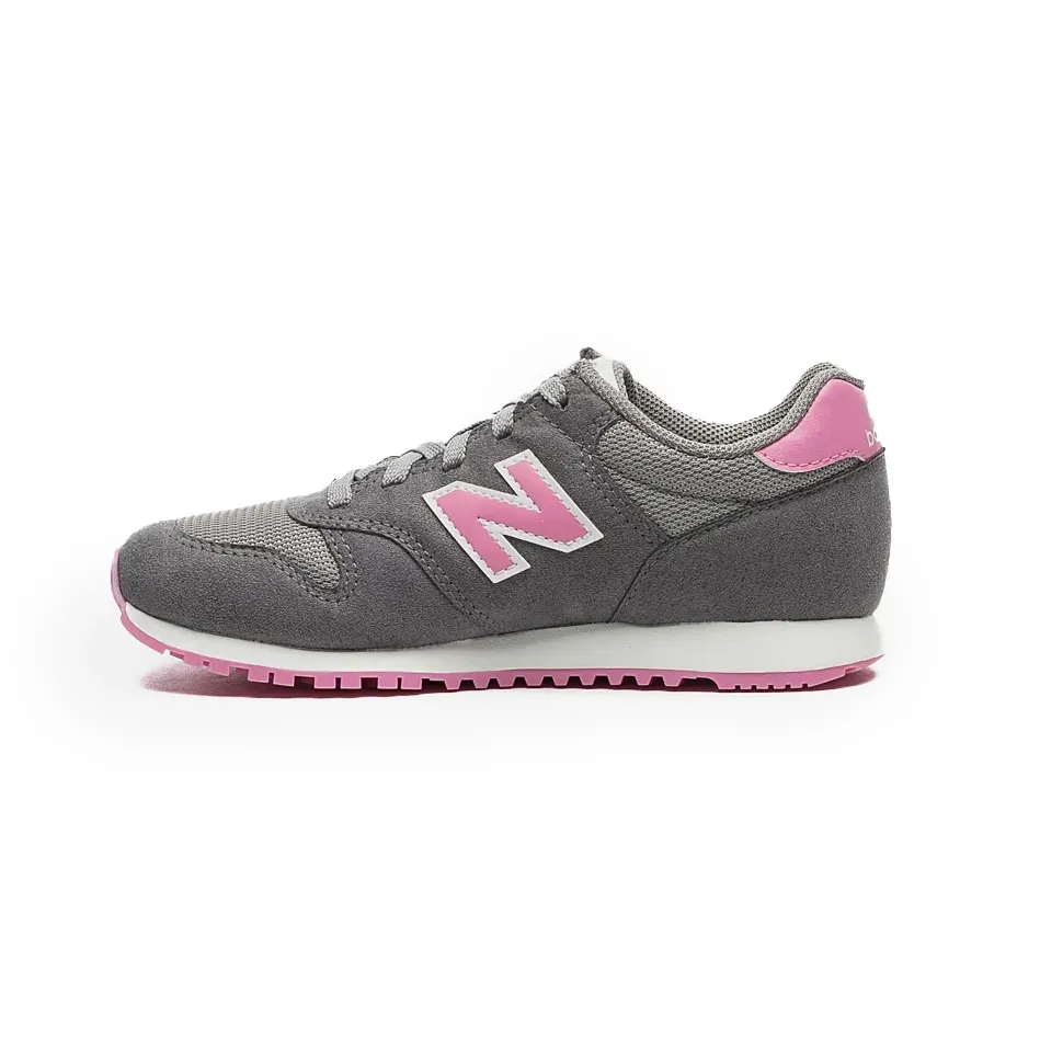 Tênis infantil New Balance 373 em outro ângulo, destacando o fechamento por cadarço e detalhes do solado